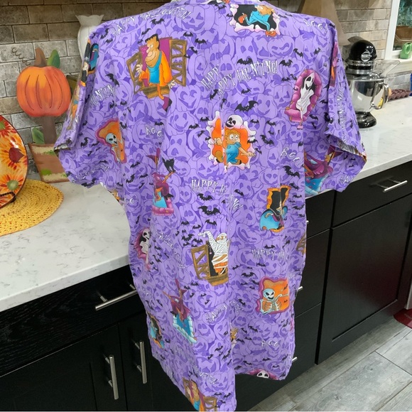 SB Fashion Scrubs V Neck Scrub Top Purple Background Medical Vet Tech
Sz Large - Picture 5 of 14